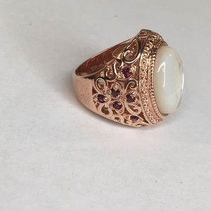 Mother of Pearl in rose gold-like filigree setting. Beautiful